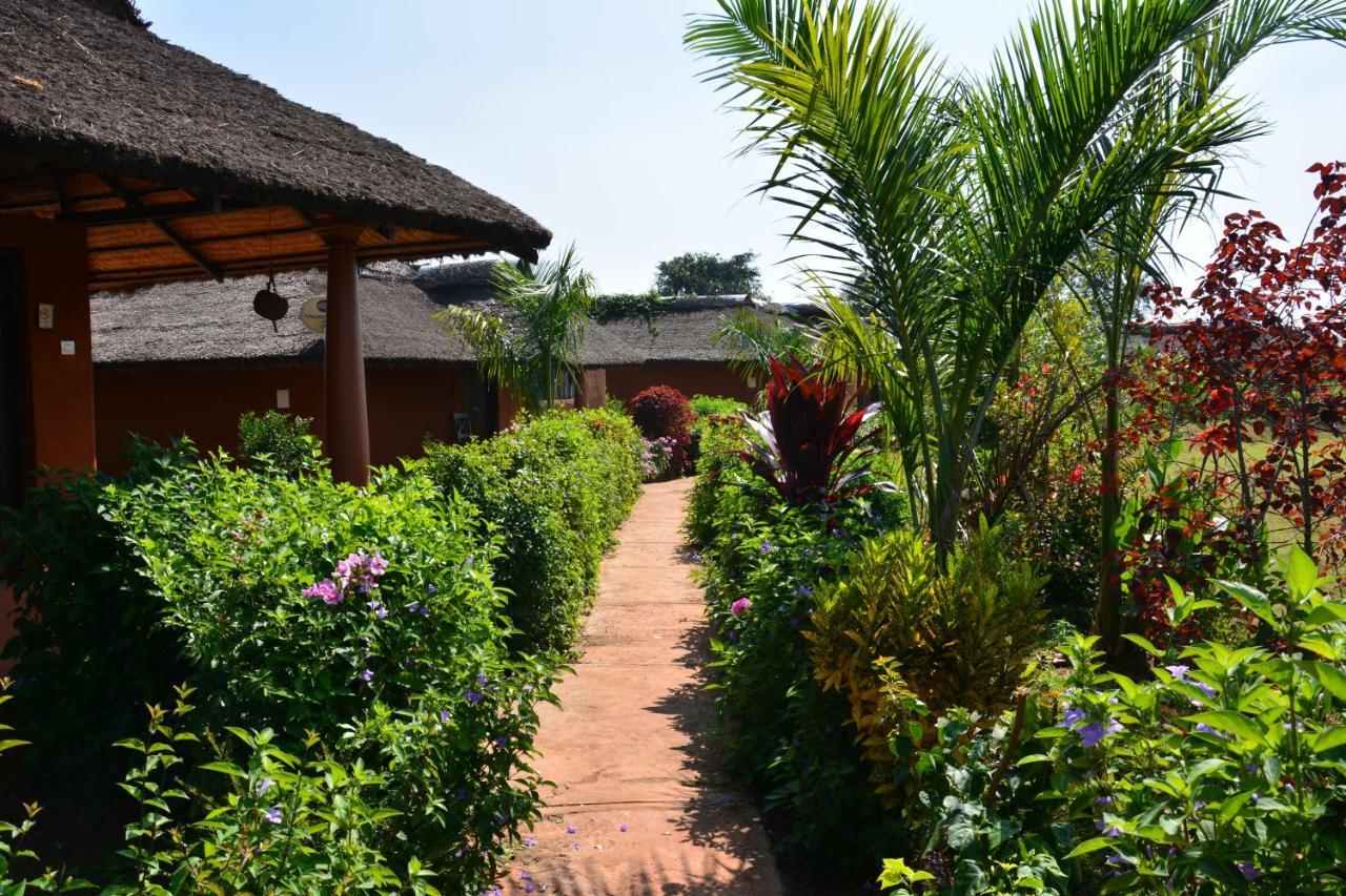 Red Earth Kabini Begur Luaran gambar