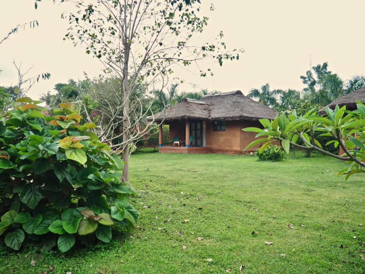 Red Earth Kabini Begur Luaran gambar